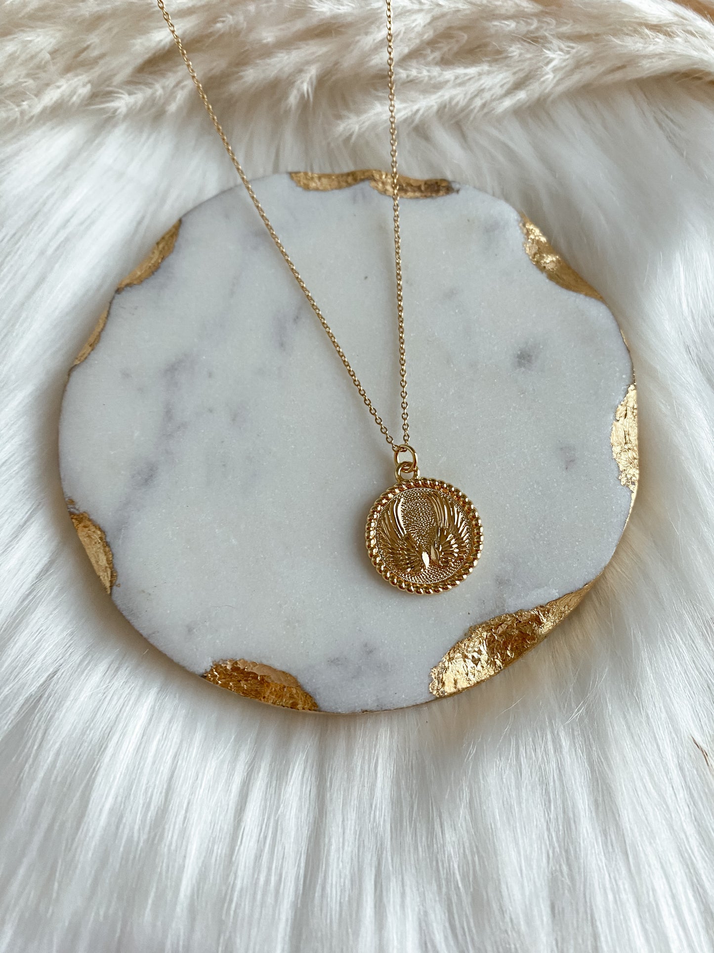 Under His wings (chain)